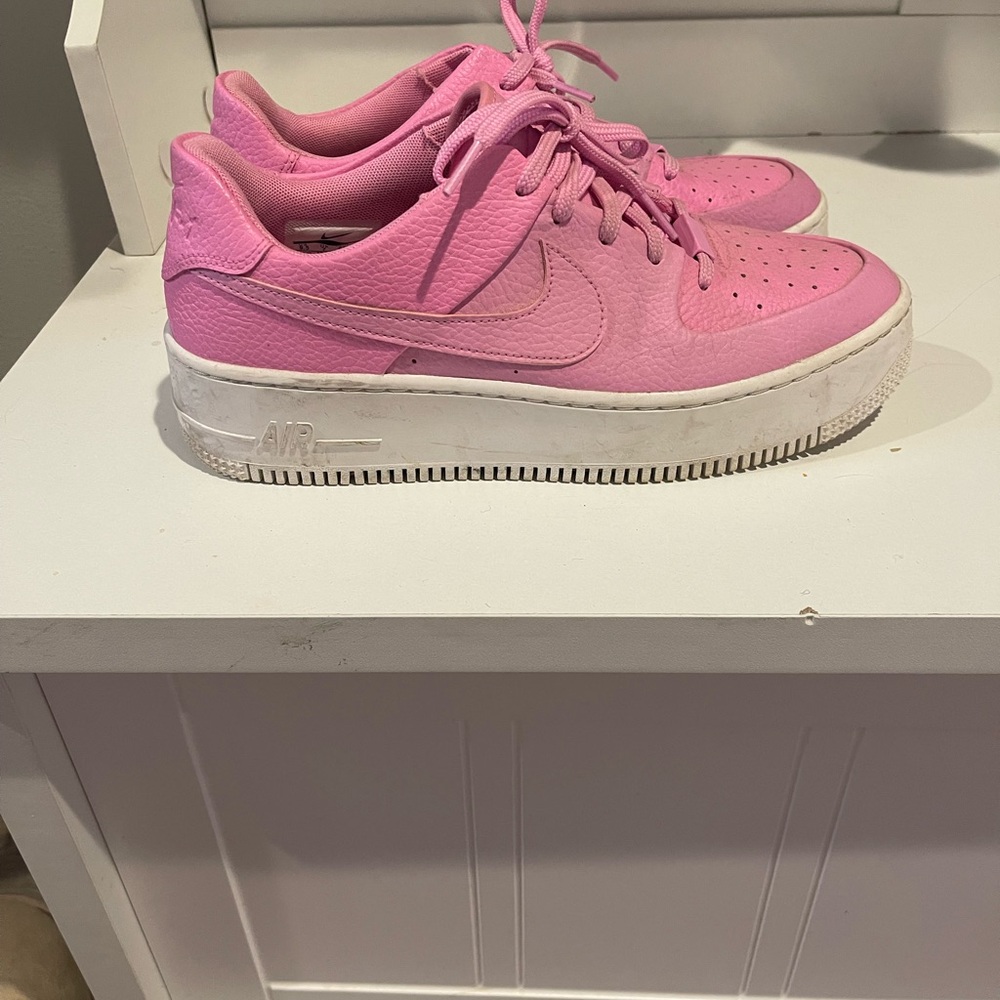 Nike Women's Pink Sneakers